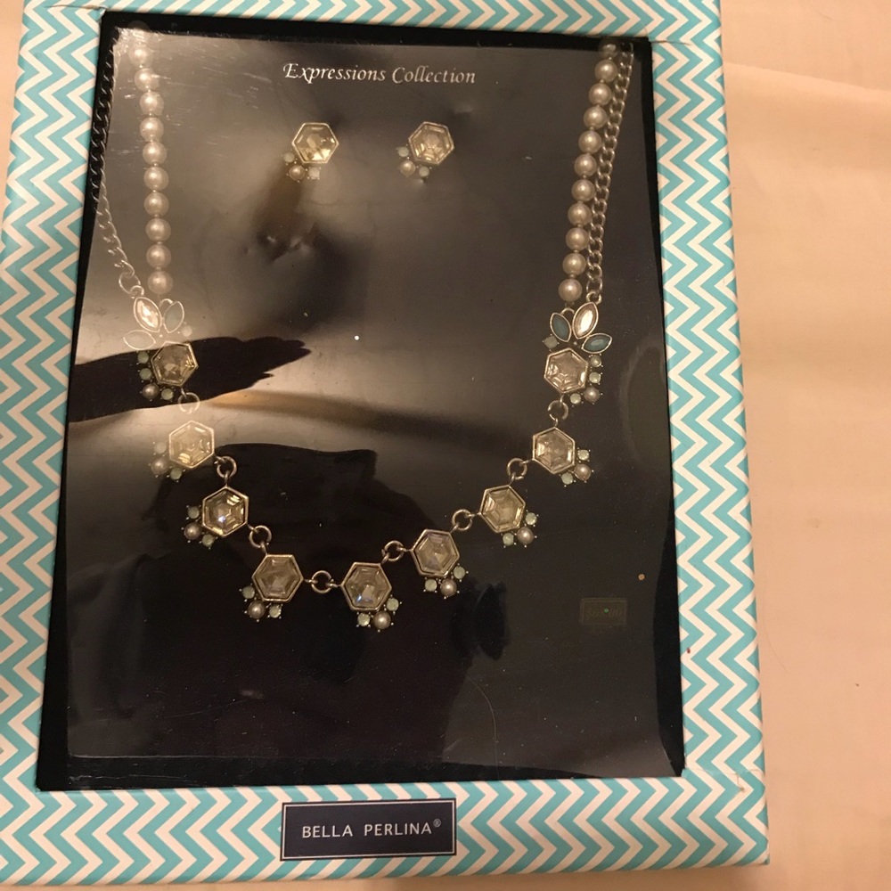 Bella Perlina necklace and earrings set